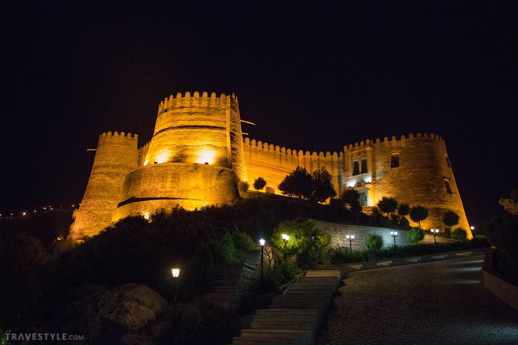 قلعه فلک الافلاک در شب - سفر به لرستان