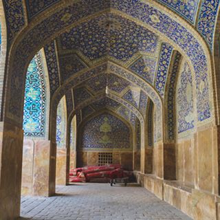  A glimpse into the beauty of Imam (former Shah) Mosque, Esfahan. #اصفهون #نصف_جهون 