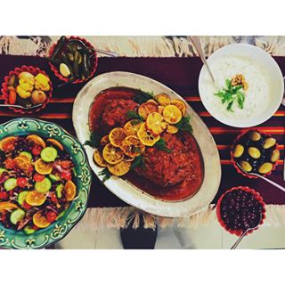  When you have an extraordinary chef (@shirin_tahanan) for a friend, lunch can look like something like this!  Exciting stuff await us. Stay tuned! 