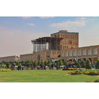  Ali Qapu palace, where Shah Abbas would sit on his throne and watch Polo games in the most magnificent square of his time! #Esfahan 