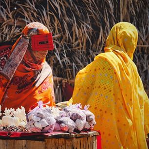  The economy in Hengam island runs by the men doing the fishing and the women selling corals, shells, handicrafts and local food. your purchase helps to keep the culture and traditions of this tiny island alive and we'll continue to see these women in their colorful clothing feeling stronger and more positive day by day.  ------ در سفرهاتون سعي كنيد غذا و موارد مورد نيازتون رو از مردم محلي خريداري كنيد. خريد صنايع دستي هرچند كه بعضى وقتا گرانتر از تصور شما باشد باعث كمك به اقتصاد مردمي است كه تنها درآمدشان از همين راه است. تا جاى ممكن به جاى اينكه با تورهاى هتل از جاذبه ها ديدن كنيد سعي كنيد از يك محلي درخواست كنيد كه شمارو به مكان هاى ديدني ببره. اينجورى در اكثر موارد علاوه بر اينكه براى شما اقتصادى تر هستش، گاهي اطلاعاتي رو از يك بومي دريافت مي كنيد كه بقيه از اون بي خبرند. البته خيلي از تورها هم هستند كه از افراد بومى استفاده مى كنند. 